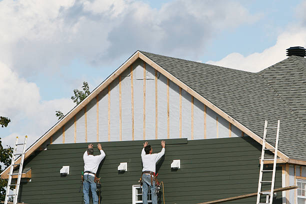Professional Siding technician working in Aberdeen, NC